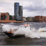 Lotsenboot in Eile  120512-069